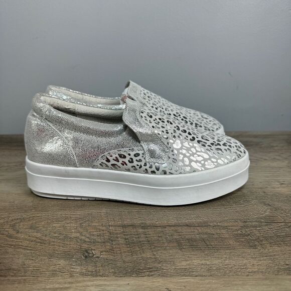 Fashion Girls Slip On Sneakers sz 4 Silver NEW #K-5 - Picture 5 of 8